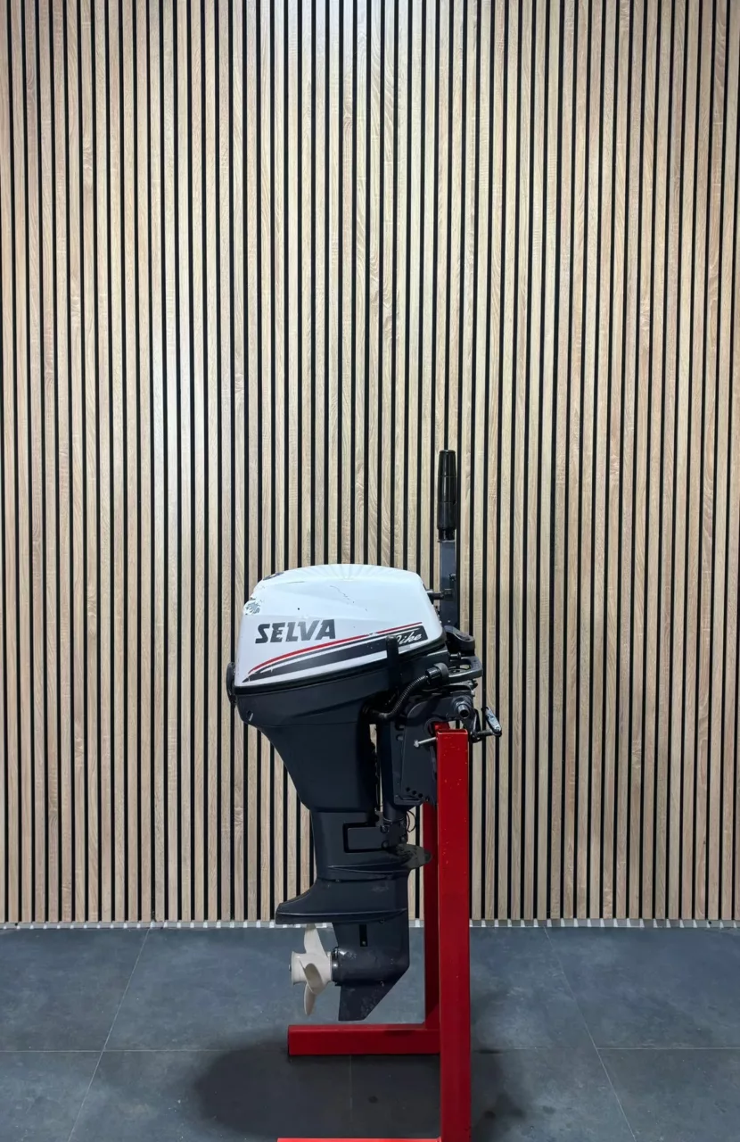 Selva/Yamaha F9.9 outboard engine