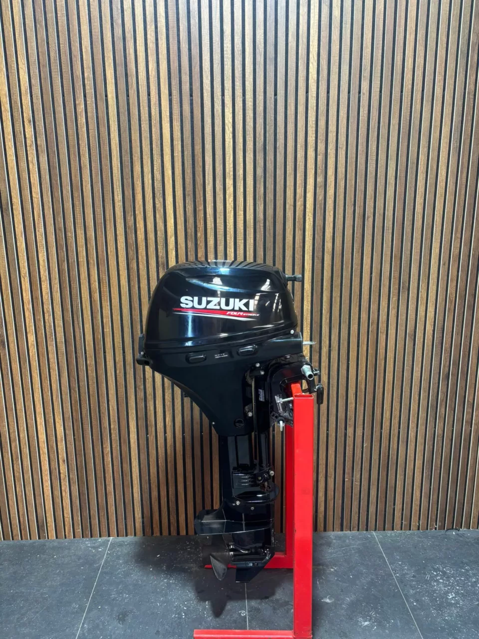 Suzuki DF15A outboard engine
