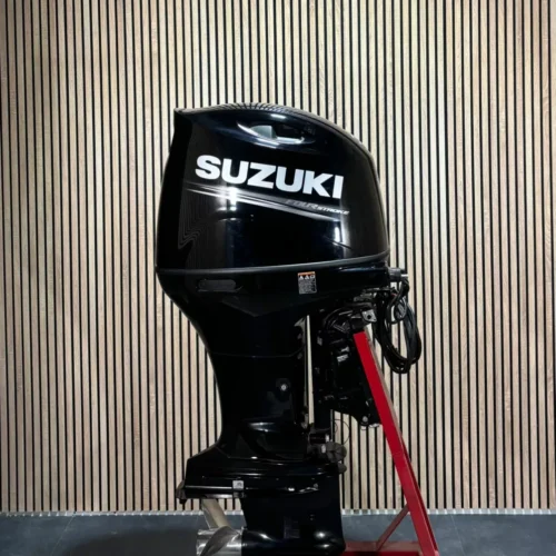 Suzuki DF175 outboard engine
